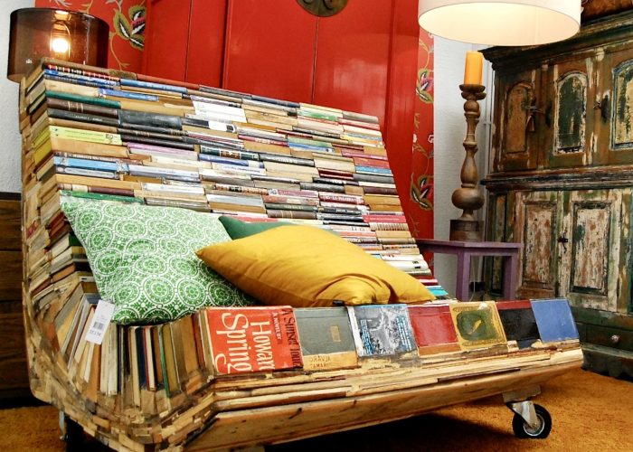 Bench of thougth salvaged books zero waste